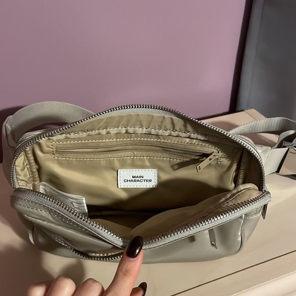 Main Character (Aritzia) Fanny Pack - Picture 2 of 3